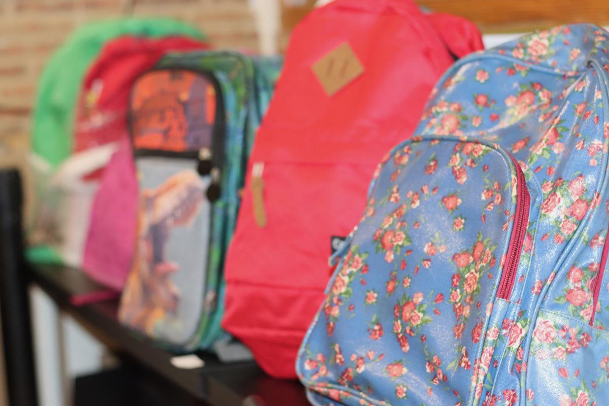 Coordinadora Solidaria Valencia entrega más de 100 mochilas con material escolar Coordinadora Solidaria Valencia entrega más de 100 mochilas con material escolar