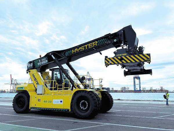 La APV da un nuevo paso hacia la electrificación total de los muelles del Puerto de Valencia La APV da un nuevo paso hacia la electrificación total de los muelles del Puerto de Valencia