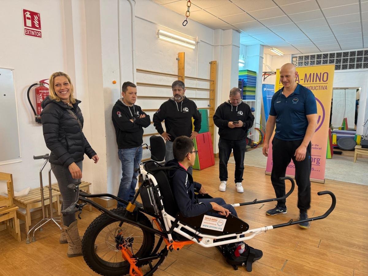 Coordinadora Solidaria Valencia dona una silla de ruedas para montaña Coordinadora Solidaria Valencia dona una silla de ruedas para montaña
