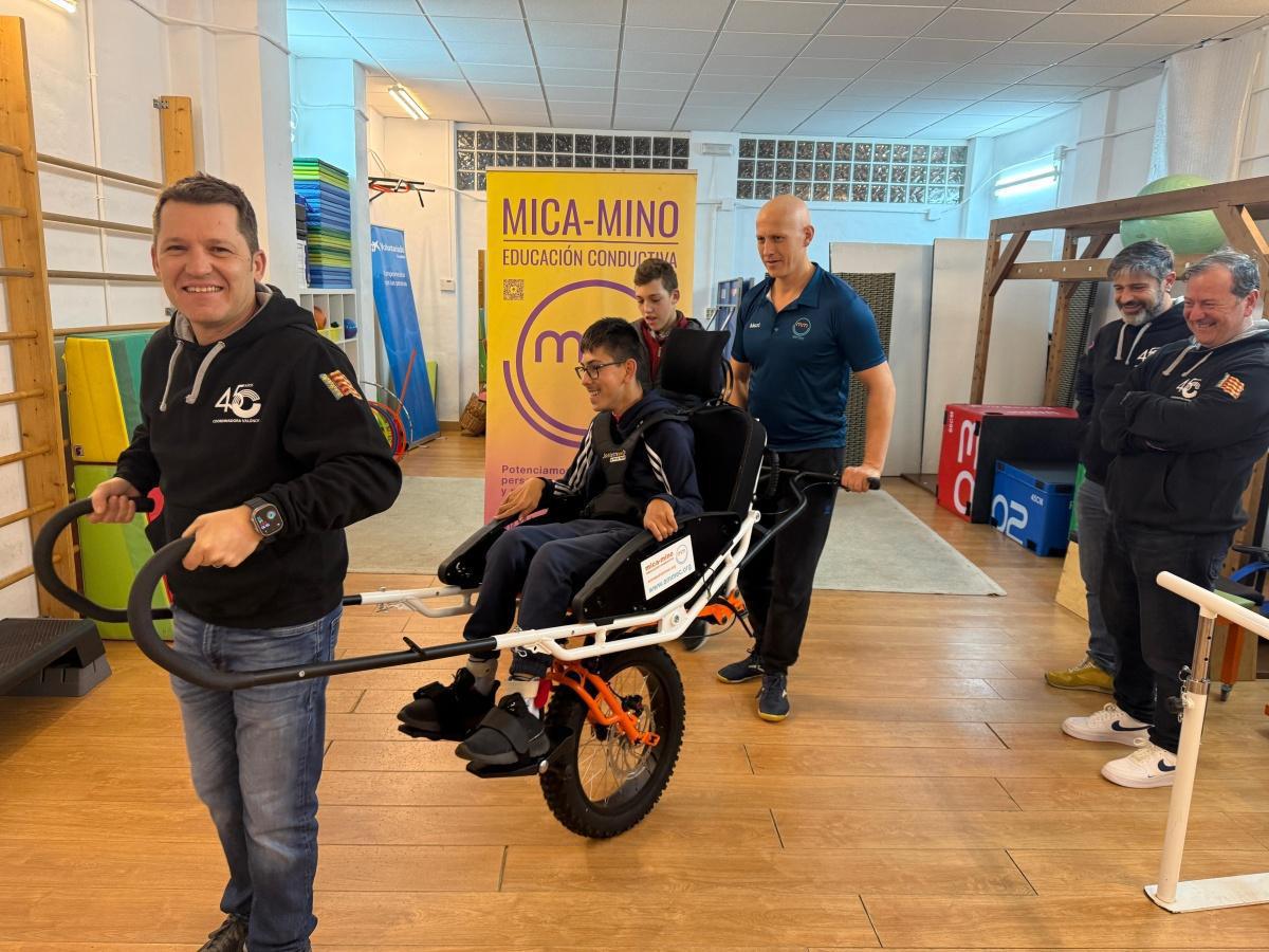 Coordinadora Solidaria Valencia dona una silla de ruedas para montaña Coordinadora Solidaria Valencia dona una silla de ruedas para montaña