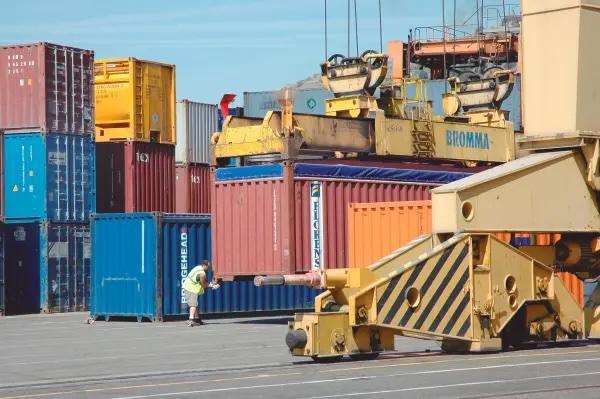 Punto y final al proceso de “liberalización” de la estiba portuaria en España