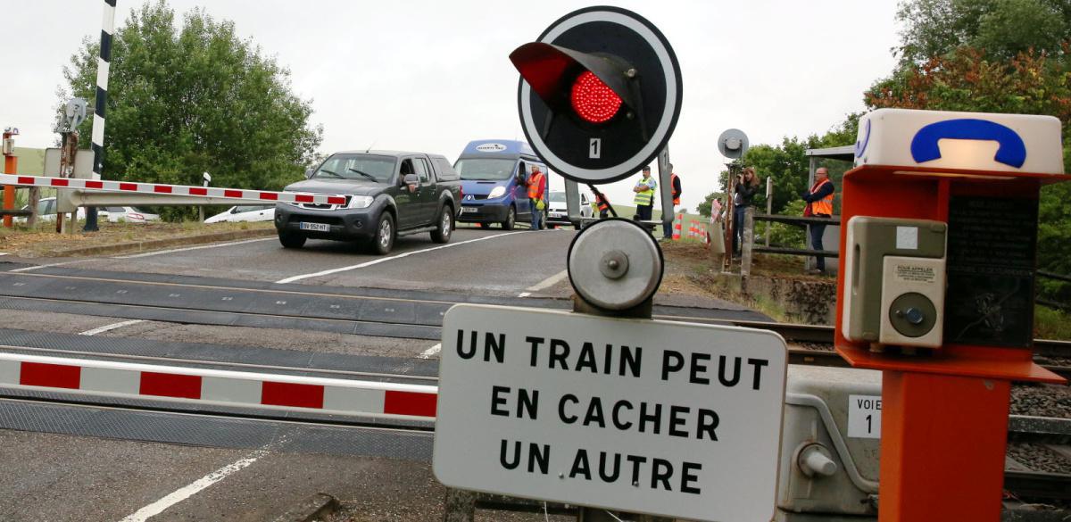 Feux de signalisation en panne au passage à niveau