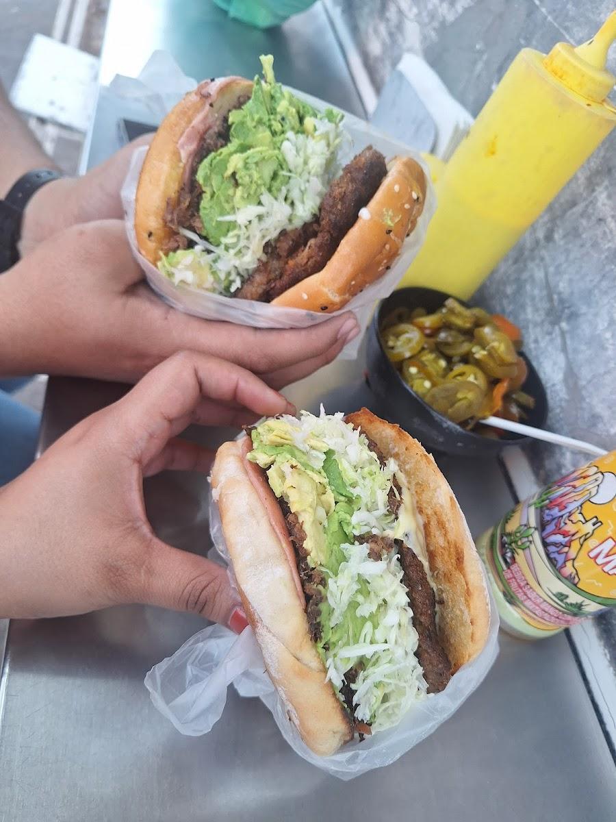 Tortas y hamburguesas "El tin" (Las aguacatosas) Tortas y hamburguesas "El tin" (Las aguacatosas)