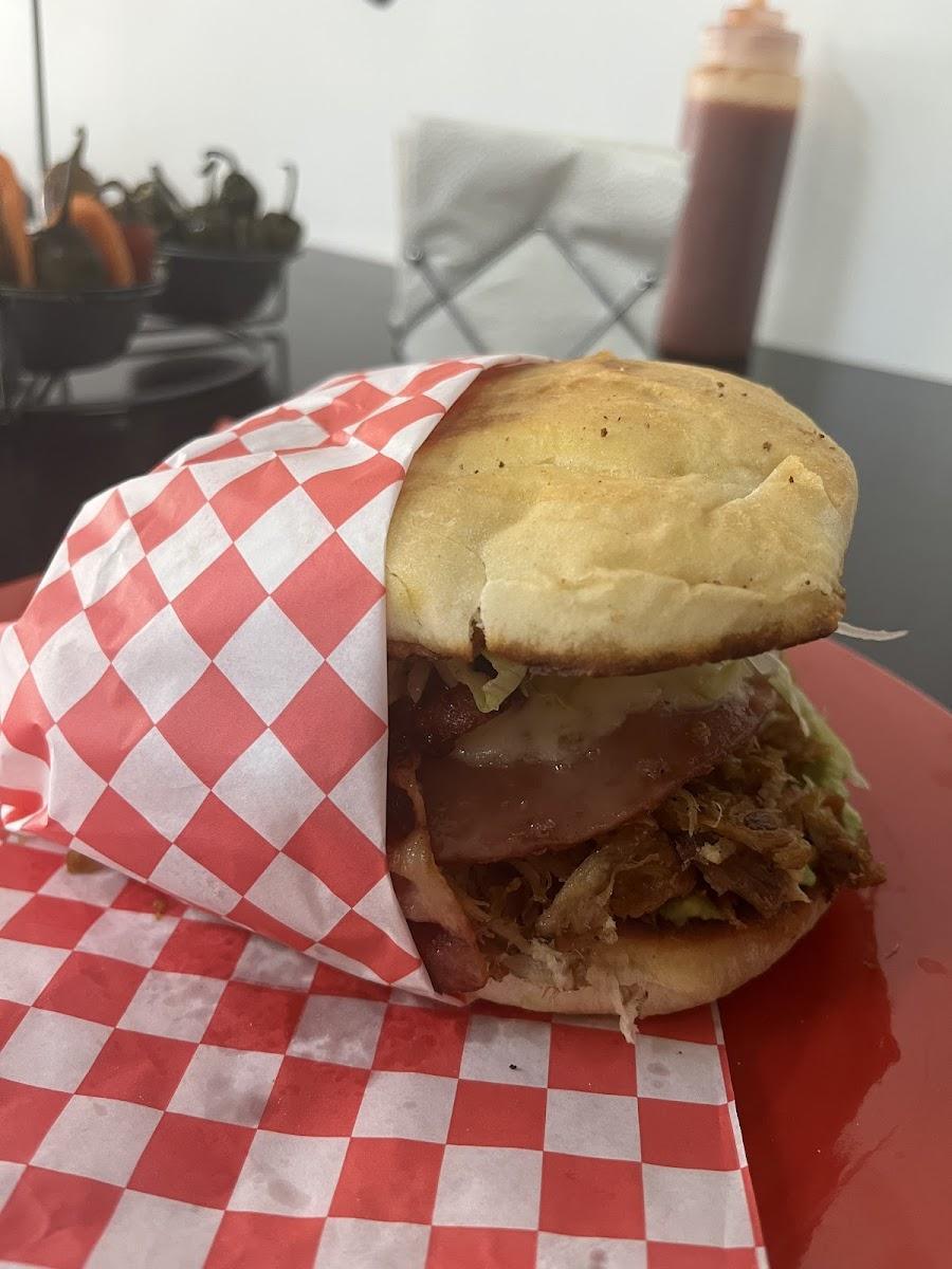 Tortas y Hamburguesas Que Nos Pasa Tortas y Hamburguesas Que Nos Pasa