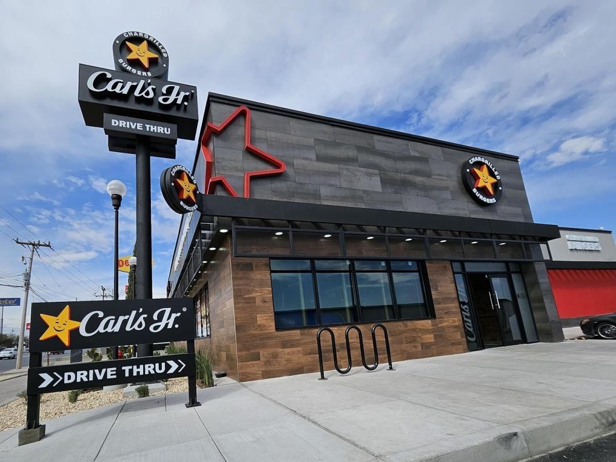 Carl’s Jr Complejo Industrial Chihuahua. Carl’s Jr Complejo Industrial Chihuahua.
