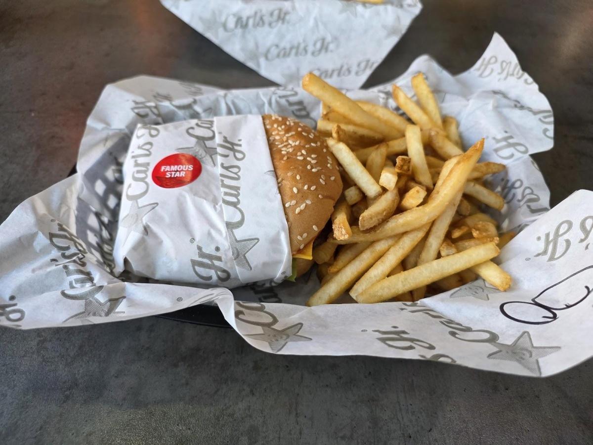 Carl’s Jr Complejo Industrial Chihuahua. Carl’s Jr Complejo Industrial Chihuahua.