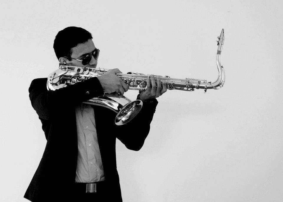 Dave Llaguno - Saxofonista Dave Llaguno - Saxofonista