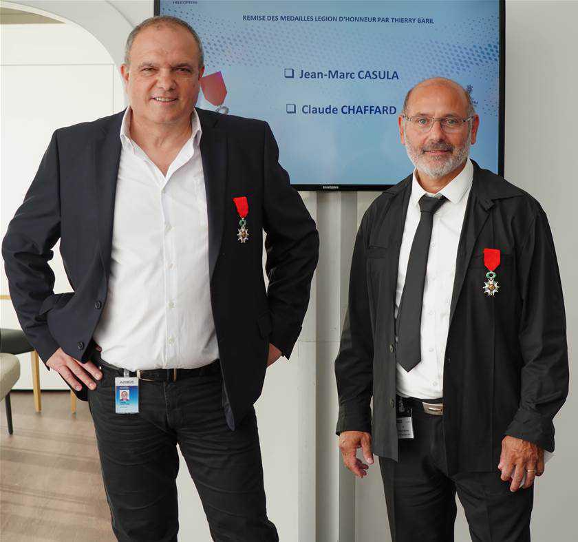 La légion d'honneur pour deux salariés d'Airbus Marignane