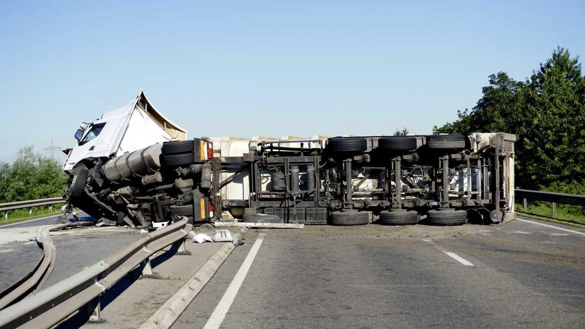 InFO trafic Martigues : l'A55 coupée au trafic en direction de Fos à cause d'un accident impliquant un camion