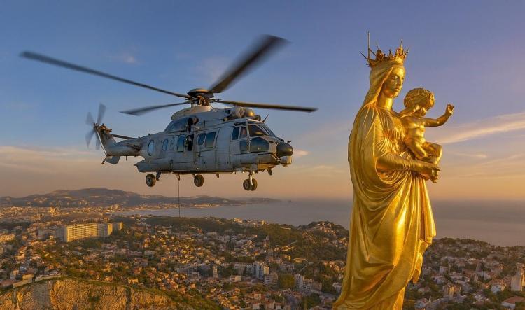En direct: La Bonne Mère couronnée à nouveau grâce à Airbus Helicopters