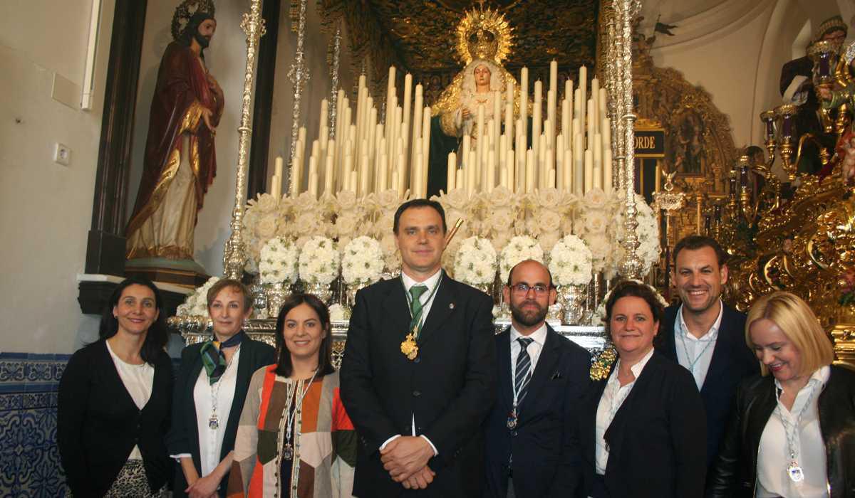 El Alcalde hace entrega del Bastón de Mando a la Virgen de la Victoria