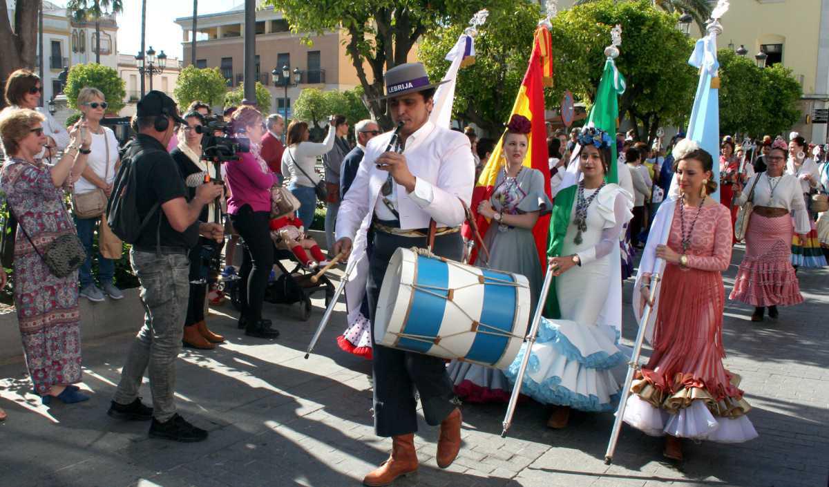 La Hermandad del Rocío de Lebrija inicia su peregrinaje hacia la Aldea