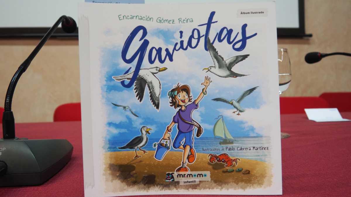 Presentado el libro ‘Gaviotas’, de la lebrijana Encarni Gómez