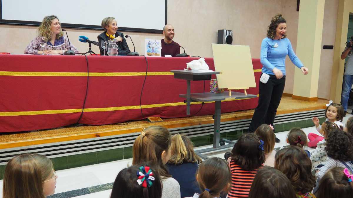Presentado el libro ‘Gaviotas’, de la lebrijana Encarni Gómez