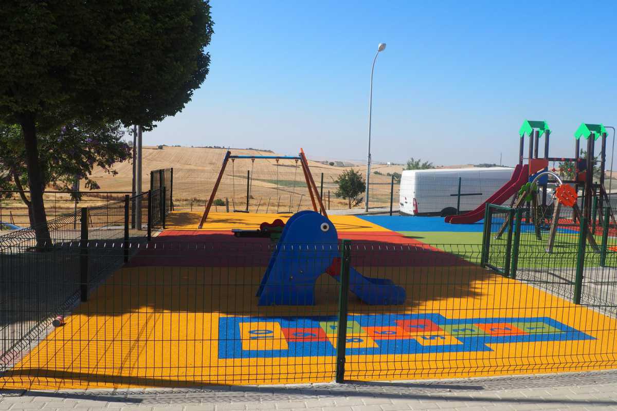 El Ayuntamiento invierte 170.000 euros en la mejora de parques infantiles