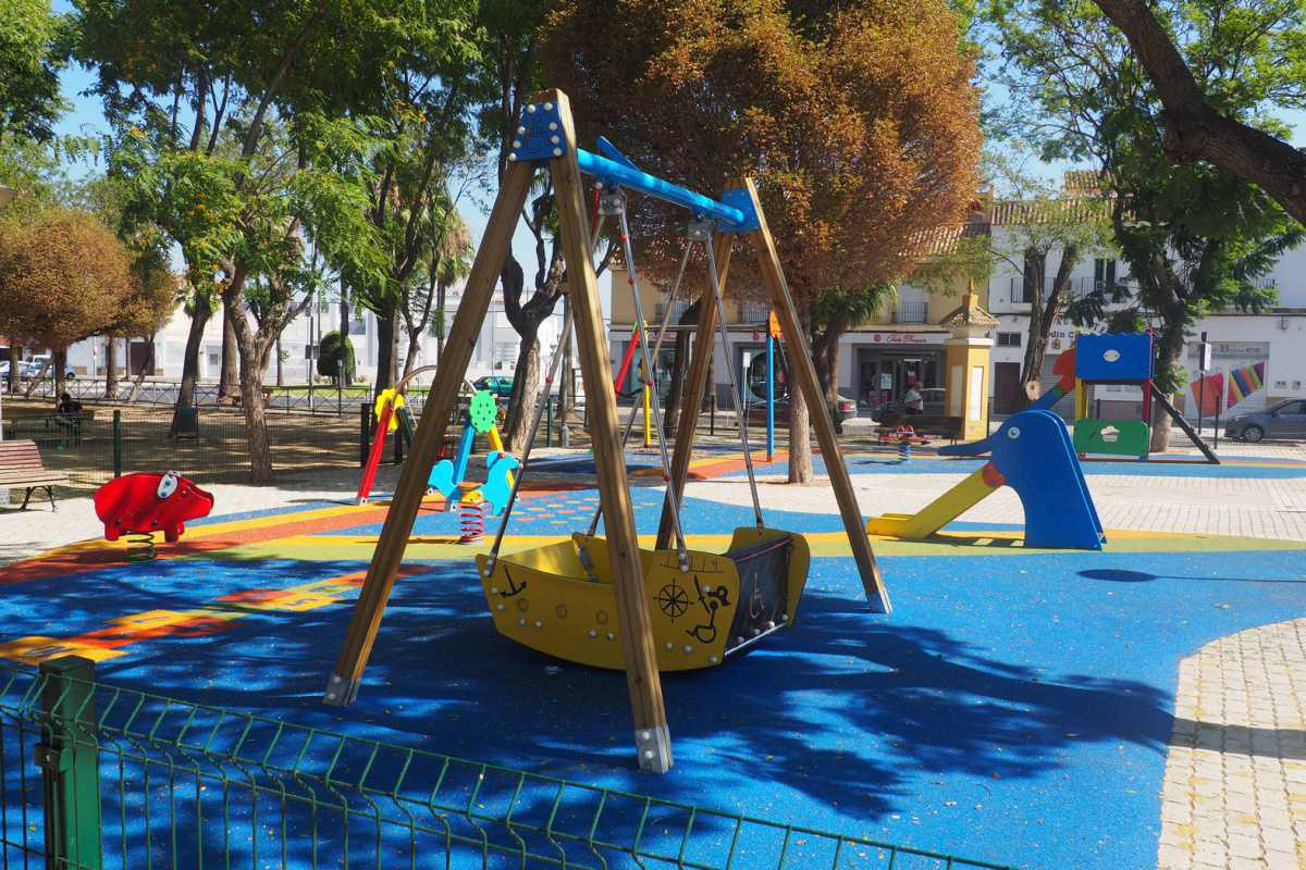 El Ayuntamiento invierte 170.000 euros en la mejora de parques infantiles