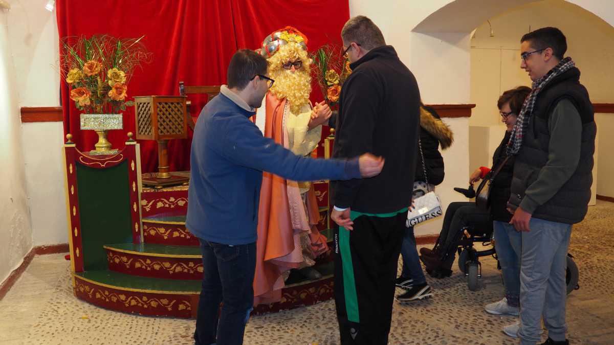 Inaugurado el tradicional Belén de la Casa de la Cultura, una obra de la Asociación de Belenistas de Lebrija