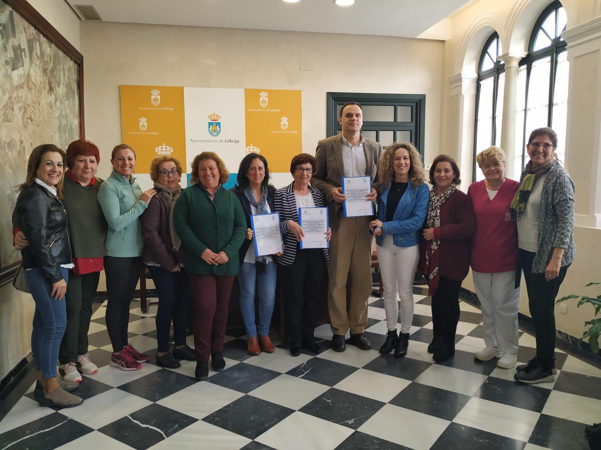 El Ayuntamiento de Lebrija renueva el convenio de colaboración con la Asociación de Familiares de Enfermos de Alzheimer ‘Virgen del Castillo’