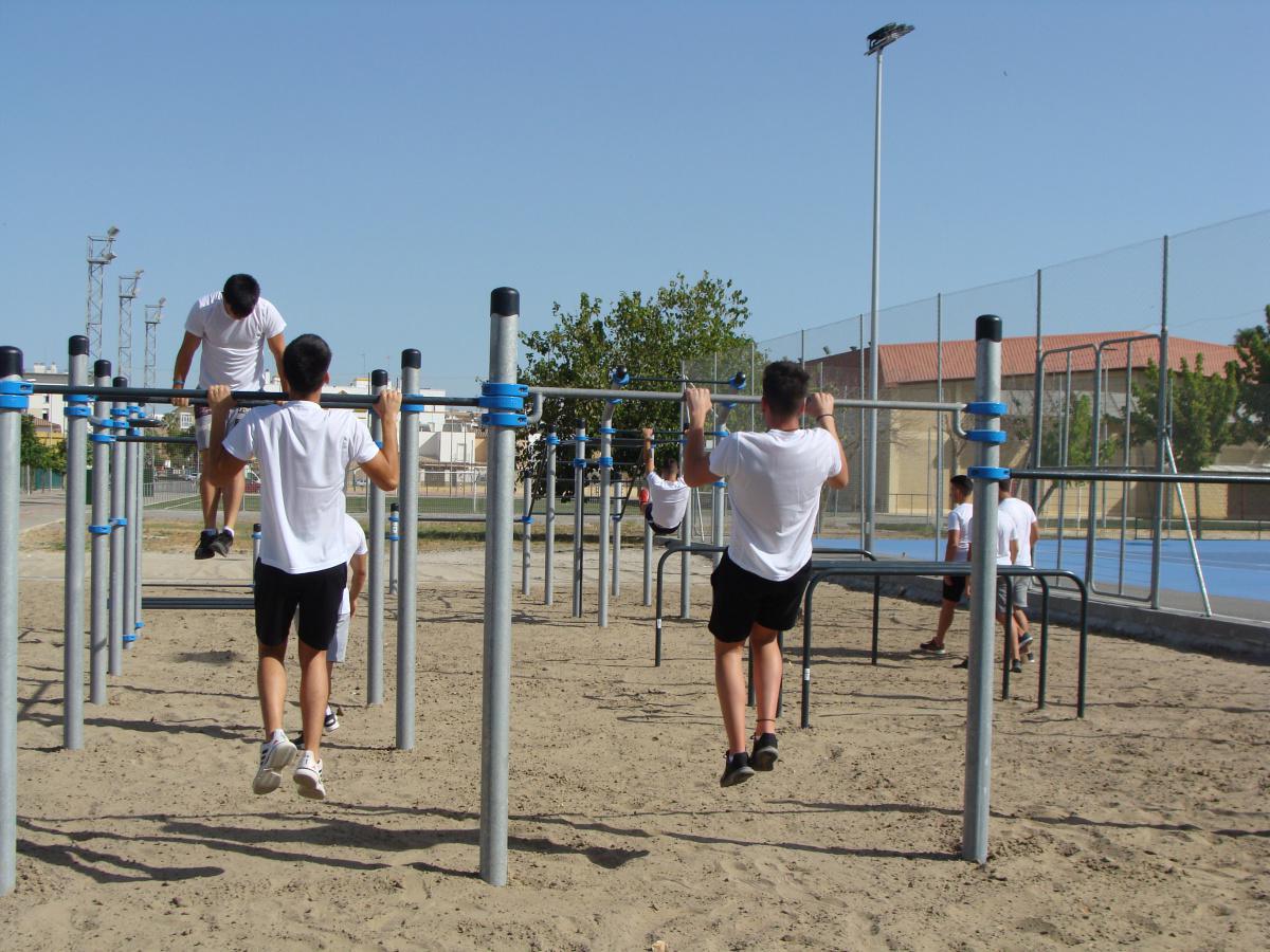 El polideportivo municipal ya cuenta con un parque de calistenia homologado