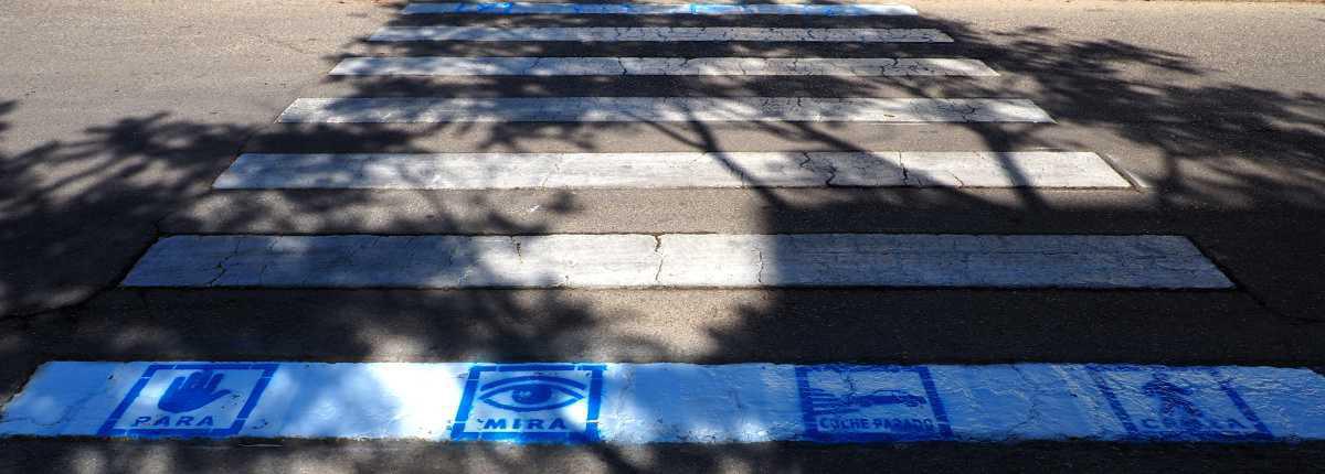 El Ayuntamiento hace accesible cognitivamente los pasos de peatones con el pintado de una secuencia de pictogramas El Ayuntamiento hace accesible cognitivamente los pasos de peatones con el pintado de una secuencia de pictogramas