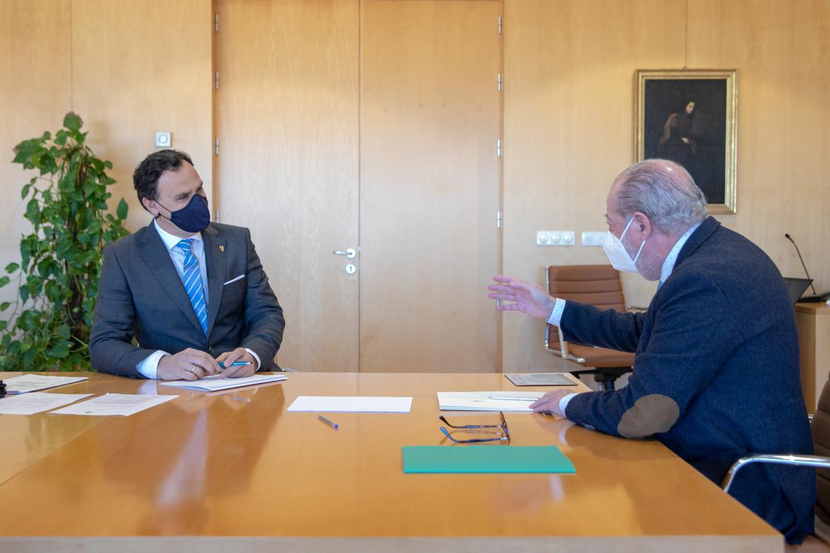 El Alcalde se reúne con el Presidente de la Diputación de Sevilla para tratar asuntos de interés local