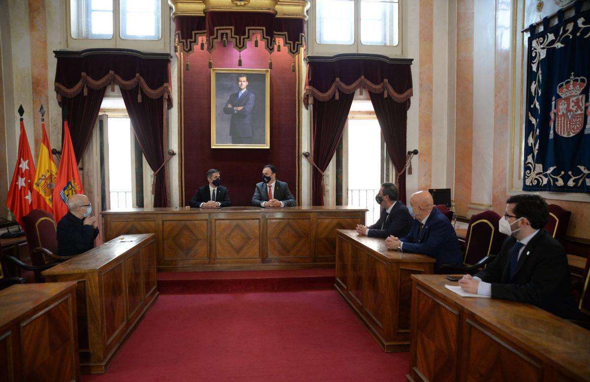 Los alcaldes de Lebrija y de Alcalá de Henares firman un convenio para conmemorar el V Centenario de la muerte de Nebrija