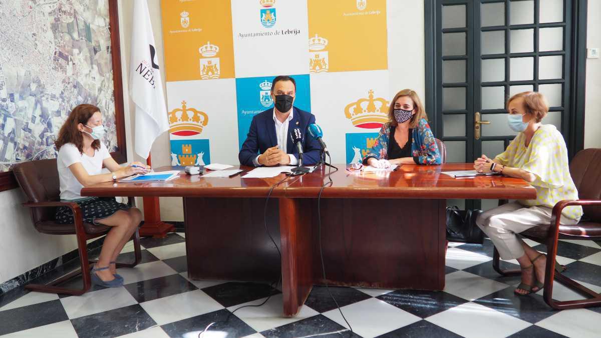 El Ayuntamiento de Lebrija renueva el convenio de colaboración con la Asociación ASAENES