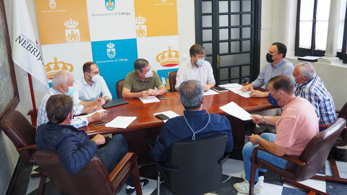El Alcalde convoca al sector agrario para demandar una dotación justa de agua para salvar los cultivos del Bajo Guadalquivir