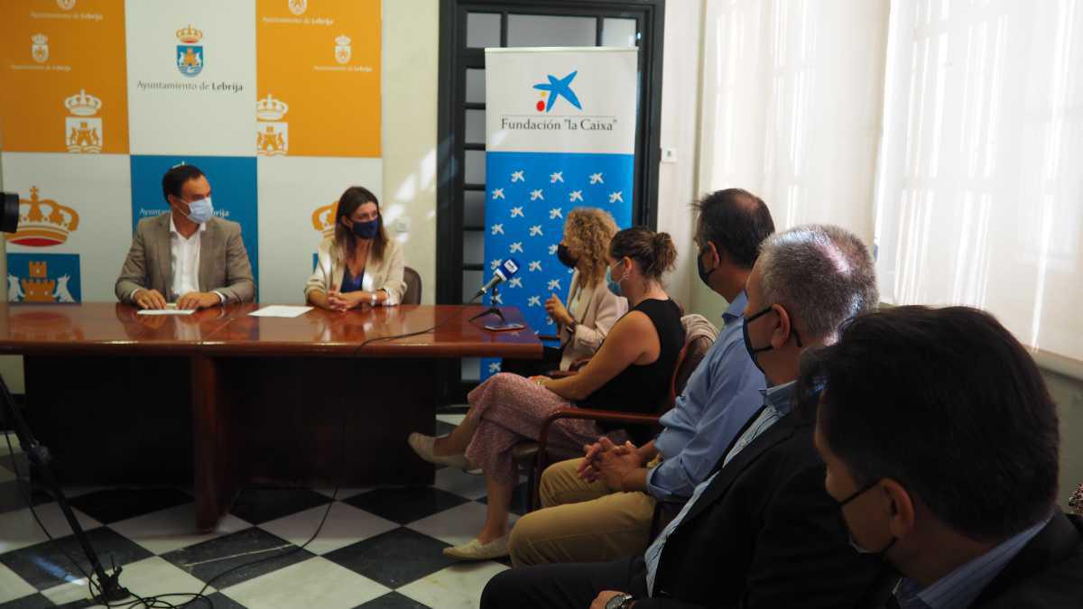 Cuatro colectivos lebrijanos reciben un total de 10.00 euros en ayudas de la Obra Social "La Caixa" para sus proyectos