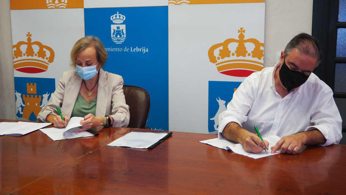 El Ayuntamiento firma un convenio de colaboración con la ONG "Acción sin fronteras"