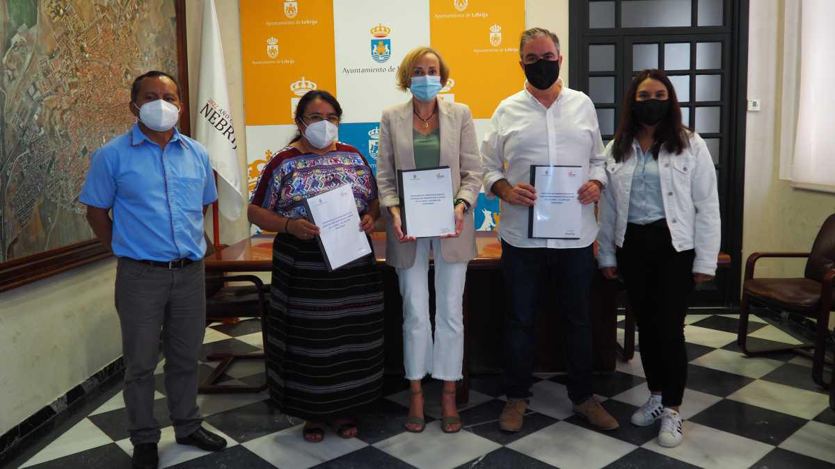 El Ayuntamiento firma un convenio de colaboración con la ONG "Acción sin fronteras"