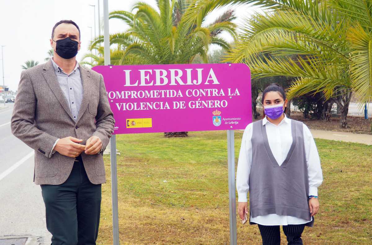 El Ayuntamiento instala señales violetas contra la violencia de género El Ayuntamiento instala señales violetas contra la violencia de género