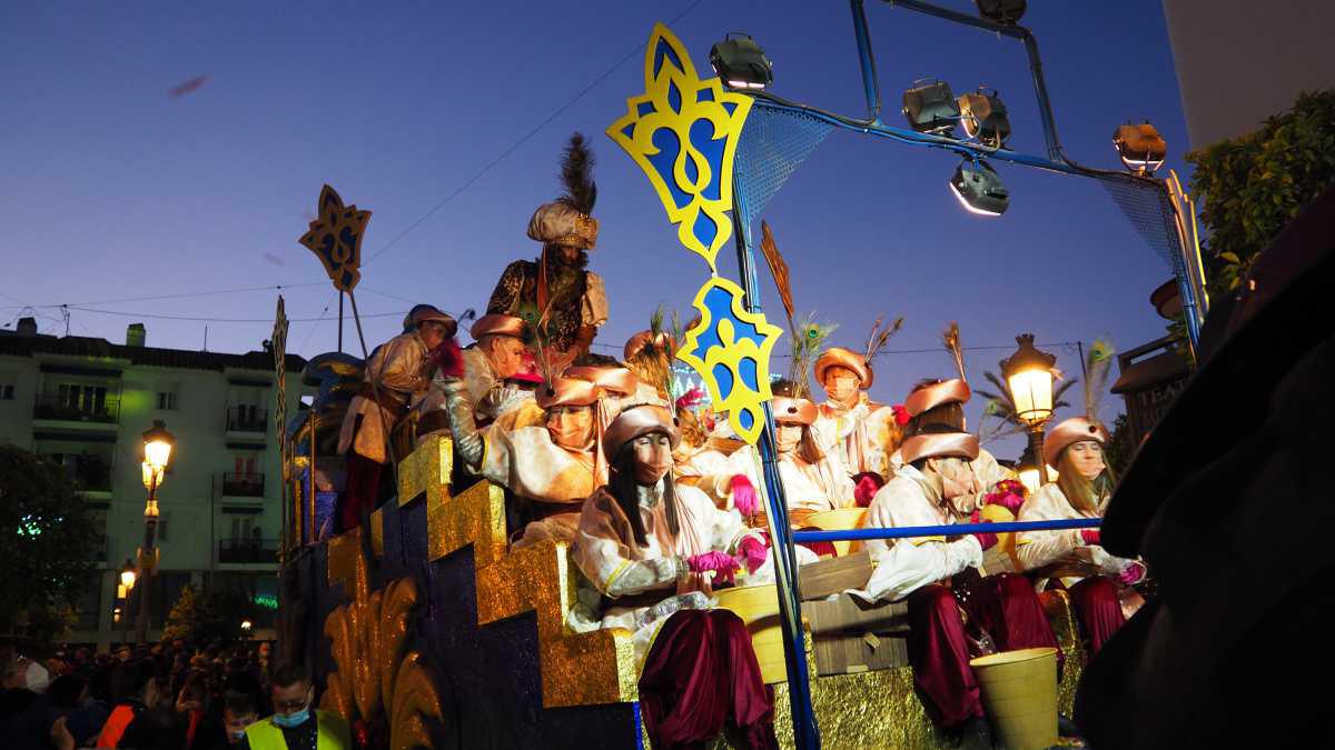 Lebrija vivió un feliz día de Reyes Magos con una cabalgata 100% segura que recorrió grandes avenidas de la ciudad 