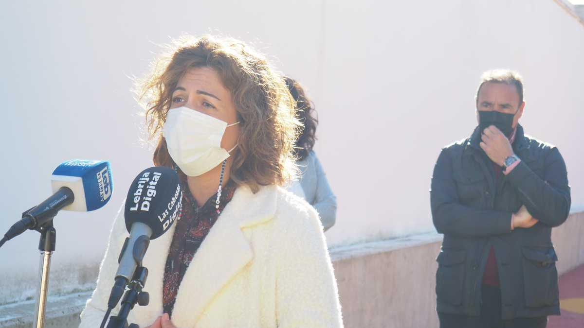El Ayuntamiento sustituye el pavimento del patio de Educación Infantil del CEIP Nebrixa El Ayuntamiento sustituye el pavimento del patio de Educación Infantil del CEIP Nebrixa