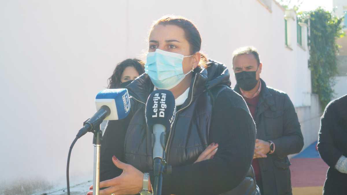 El Ayuntamiento sustituye el pavimento del patio de Educación Infantil del CEIP Nebrixa