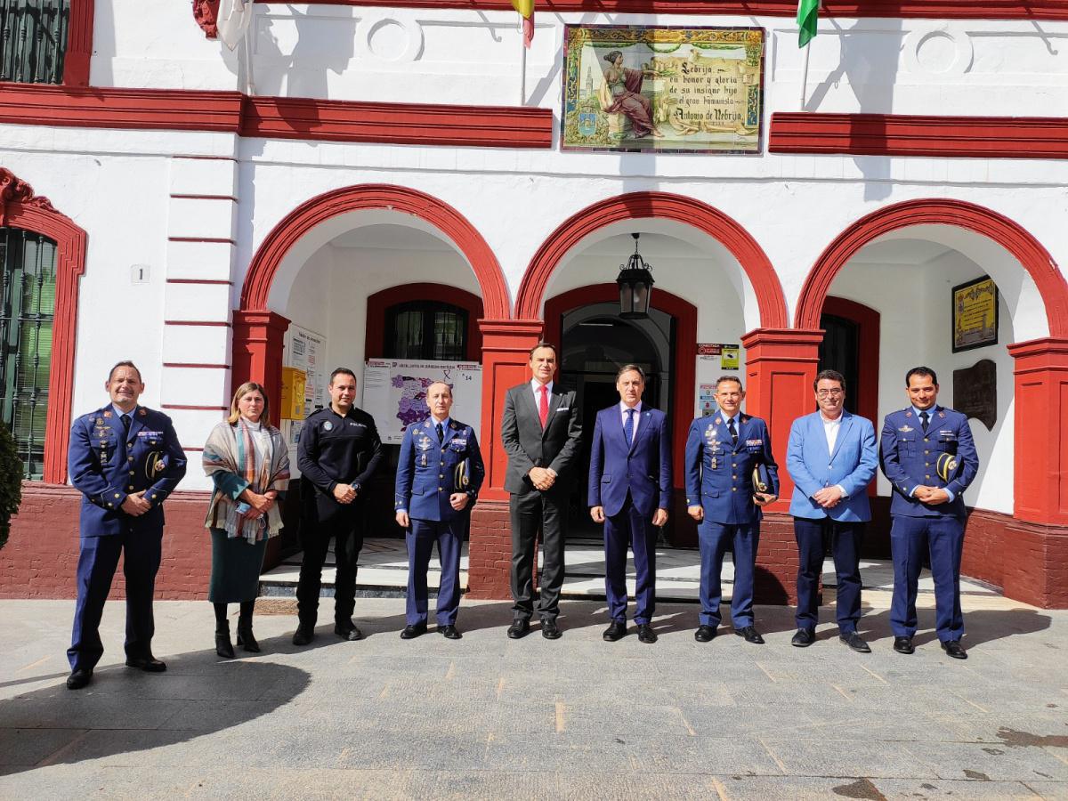 El Alcalde recibe la visita del Coronel Jefe del Ala 11 y de la Base de Morón de la Frontera