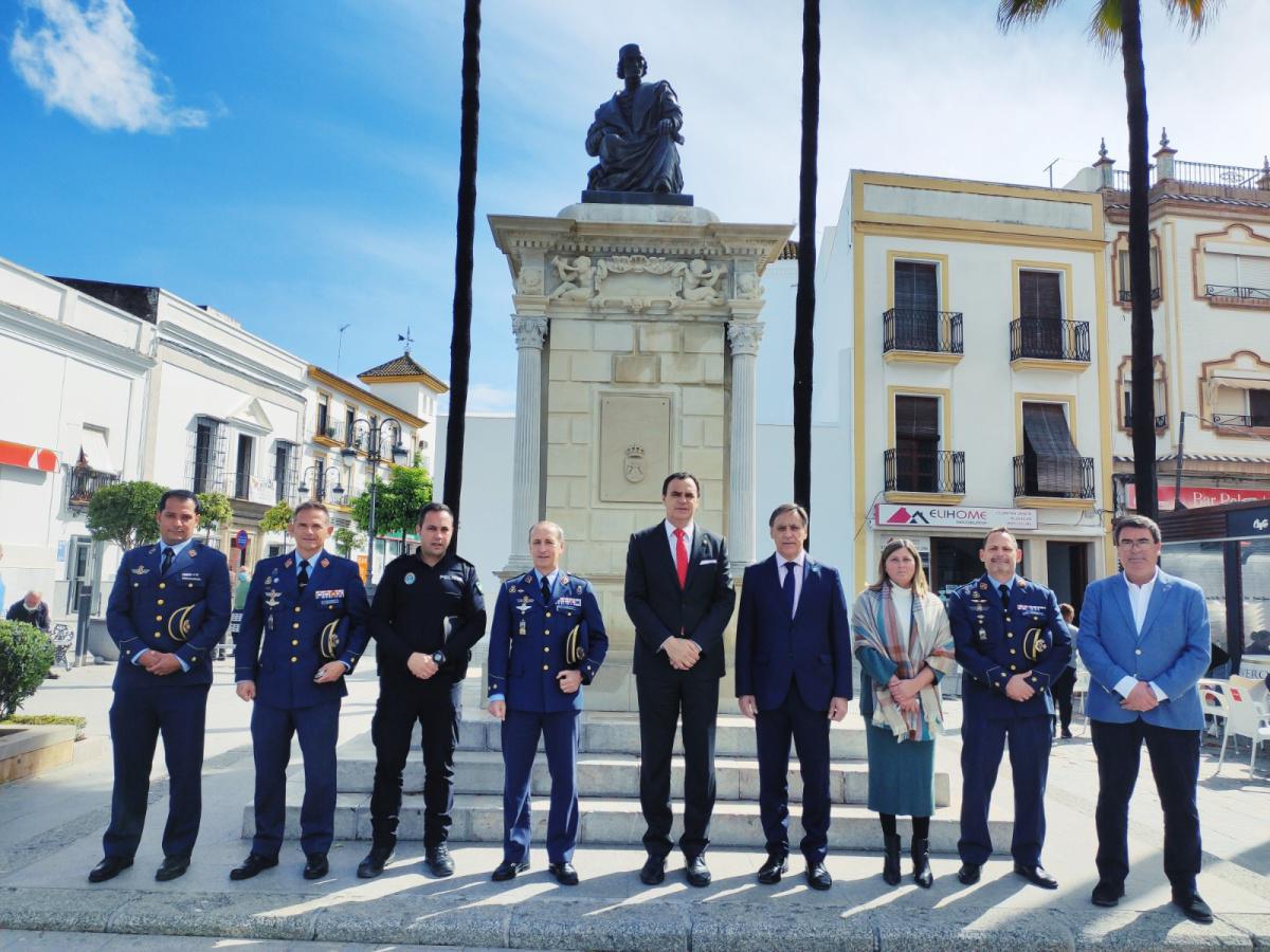El Alcalde recibe la visita del Coronel Jefe del Ala 11 y de la Base de Morón de la Frontera