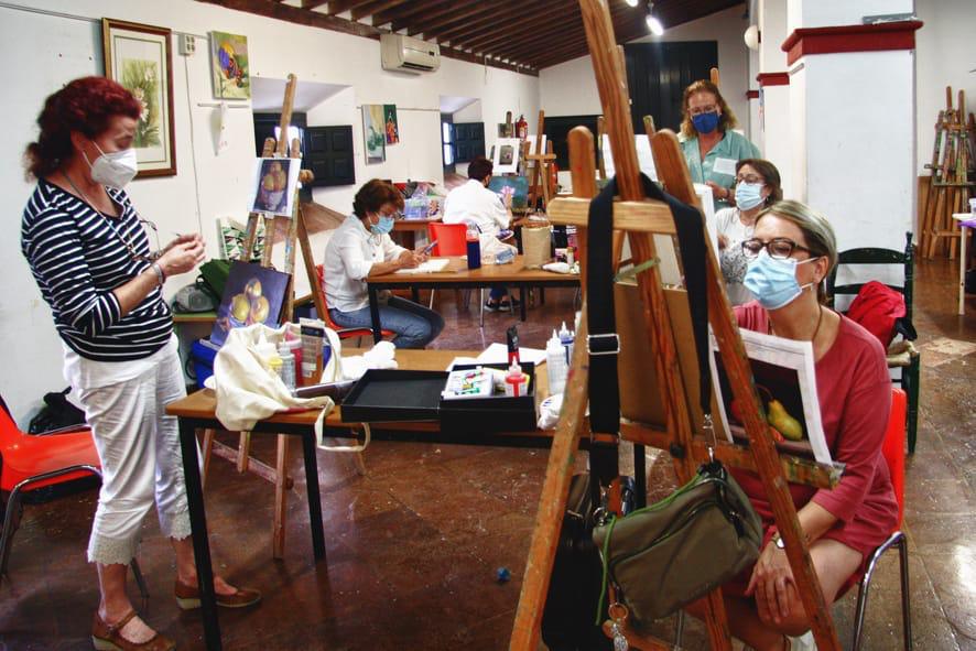 El Taller de Dibujo y Pintura cierra el curso con la exposición de los trabajos realizados por sus alumnos y alumnas