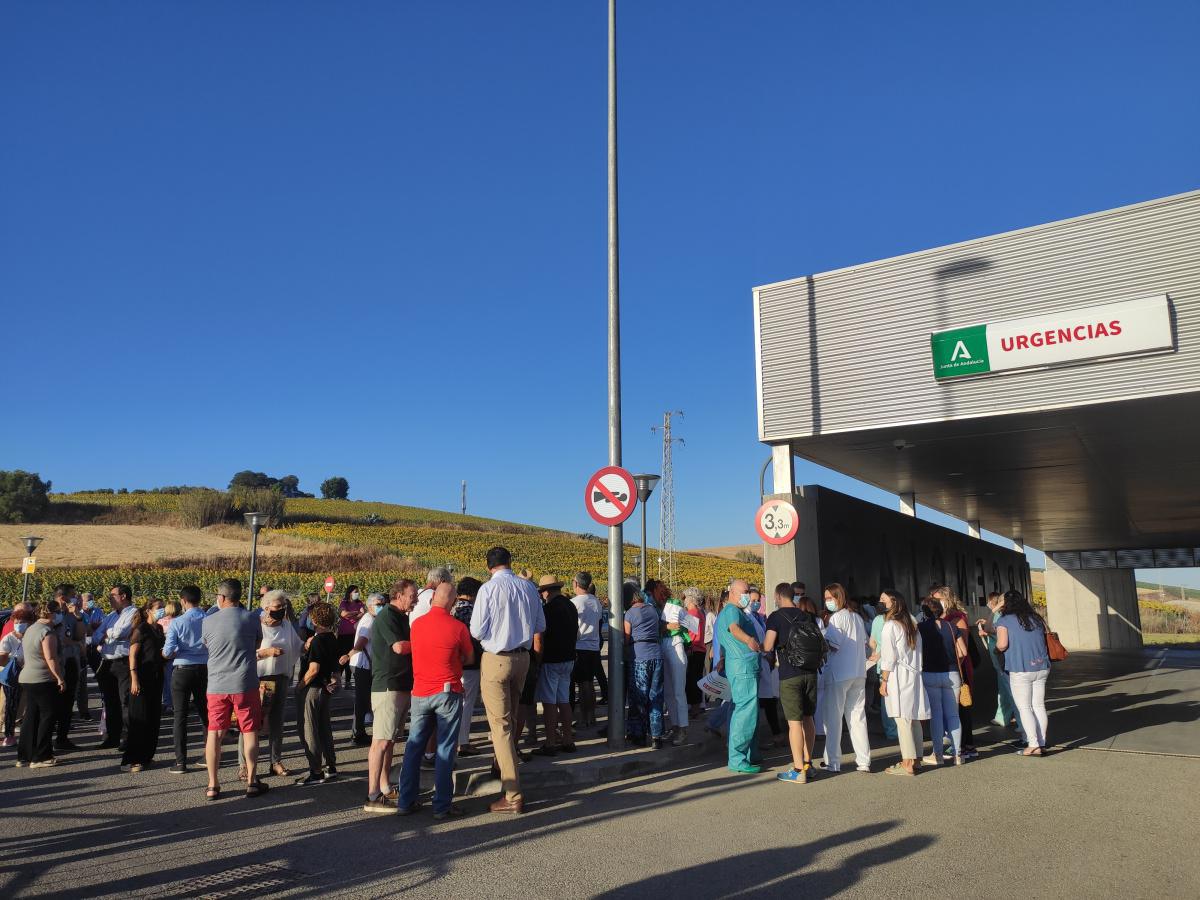  La plantilla del Hospital de Lebrija inicia movilizaciones en defensa de su servicio de Urgencias con una concentración a las puertas del centro hospitalario