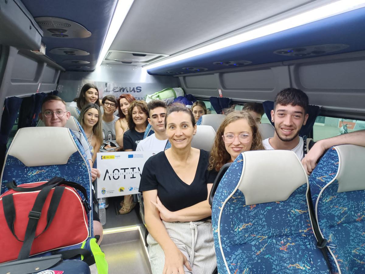Diez estudiantes de Lebrija partieron ayer hacia Lisboa