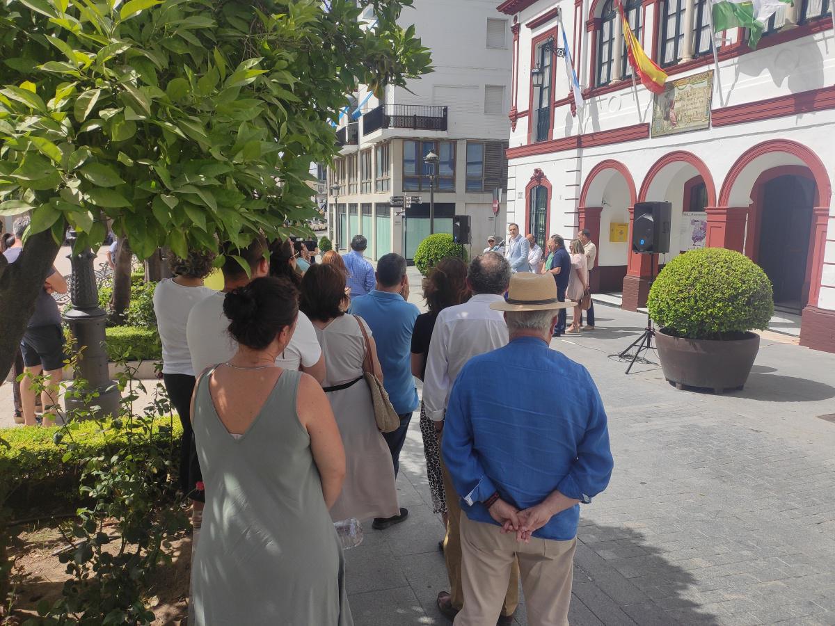  El Ayuntamiento se suma a la concentración silenciosa en memoria de Miguel Ángel Blanco