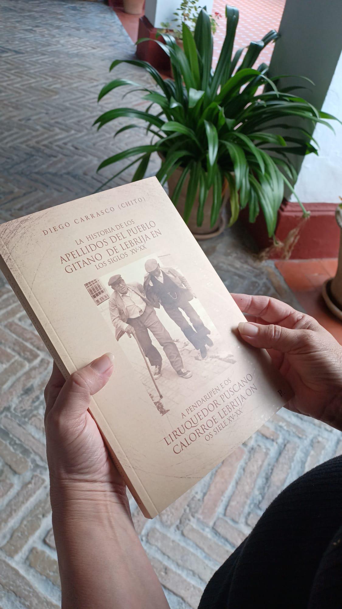 Diego Carrasco presenta en Lebrija su libro "La historia de los apellidos del pueblo gitano de Lebrija en los siglos XV - XX"