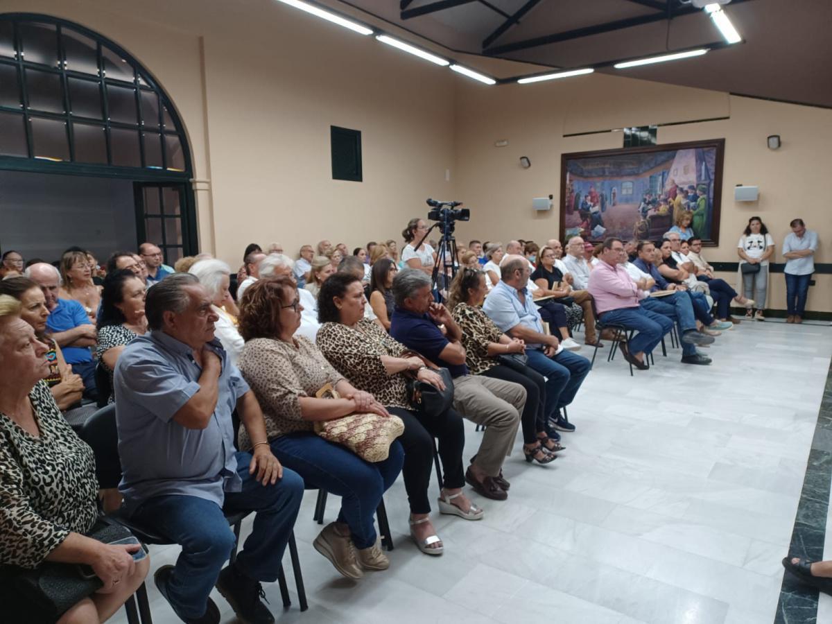 Diego Carrasco presenta en Lebrija su libro "La historia de los apellidos del pueblo gitano de Lebrija en los siglos XV - XX" Diego Carrasco presenta en Lebrija su libro "La historia de los apellidos del pueblo gitano de Lebrija en los siglos XV - XX"