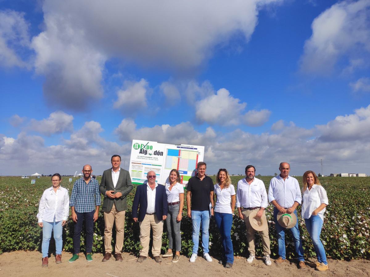 Agricultores y técnicos del sector agrario participan en Lebrija en la novena edición de Expoalgodón