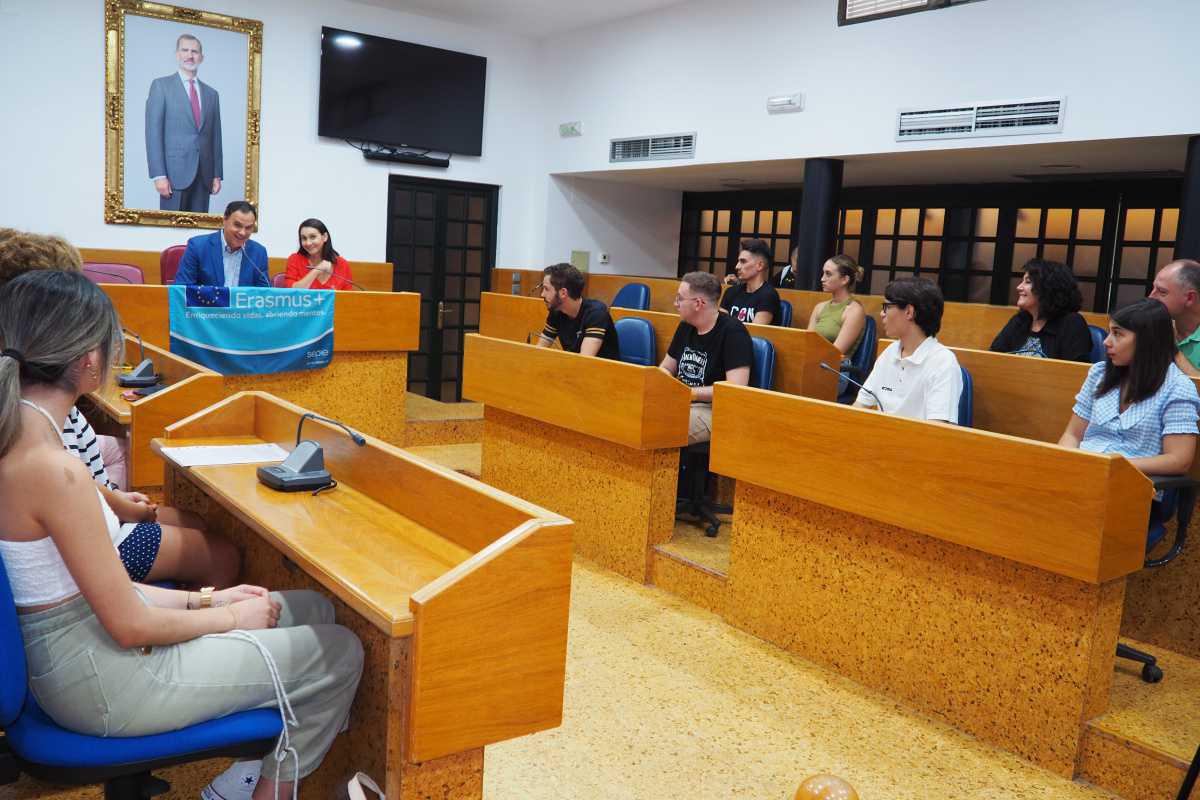 El Ayuntamiento abrirá una nueva convocatoria de Erasmus+ dirigida a jóvenes lebrijanos para realizar prácticas de empresa en el extranjero El Ayuntamiento abrirá una nueva convocatoria de Erasmus+ dirigida a jóvenes lebrijanos para realizar prácticas de empresa en el extranjero