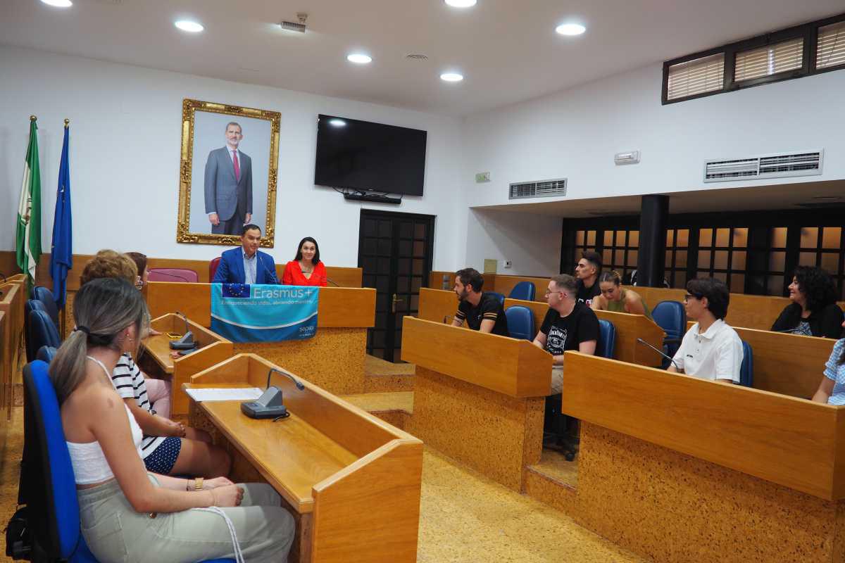 El Ayuntamiento abrirá una nueva convocatoria de Erasmus+ dirigida a jóvenes lebrijanos para realizar prácticas de empresa en el extranjero El Ayuntamiento abrirá una nueva convocatoria de Erasmus+ dirigida a jóvenes lebrijanos para realizar prácticas de empresa en el extranjero