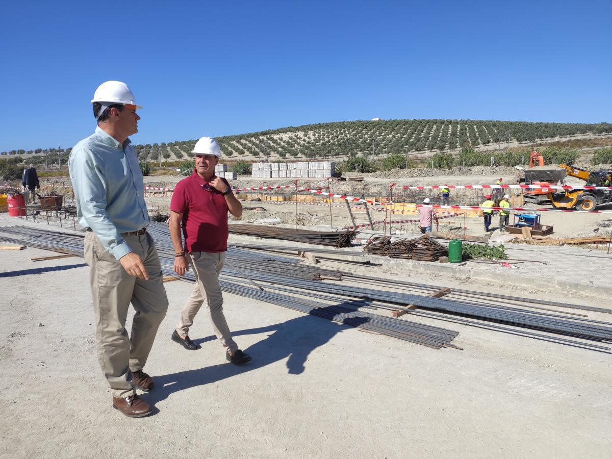 El alcalde visita la obra de construcción de la promoción de 45 viviendas en calle Caleta El alcalde visita la obra de construcción de la promoción de 45 viviendas en calle Caleta