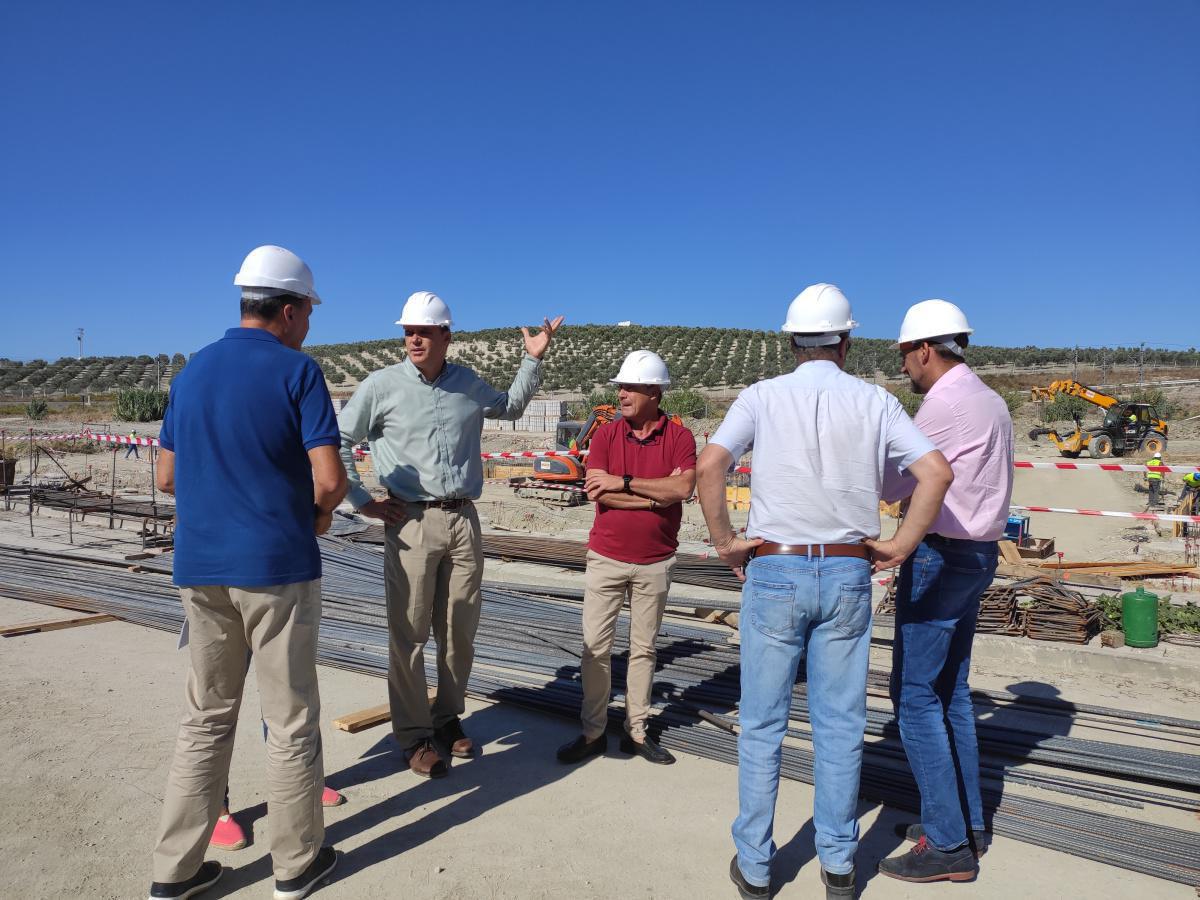 El alcalde visita la obra de construcción de la promoción de 45 viviendas en calle Caleta El alcalde visita la obra de construcción de la promoción de 45 viviendas en calle Caleta