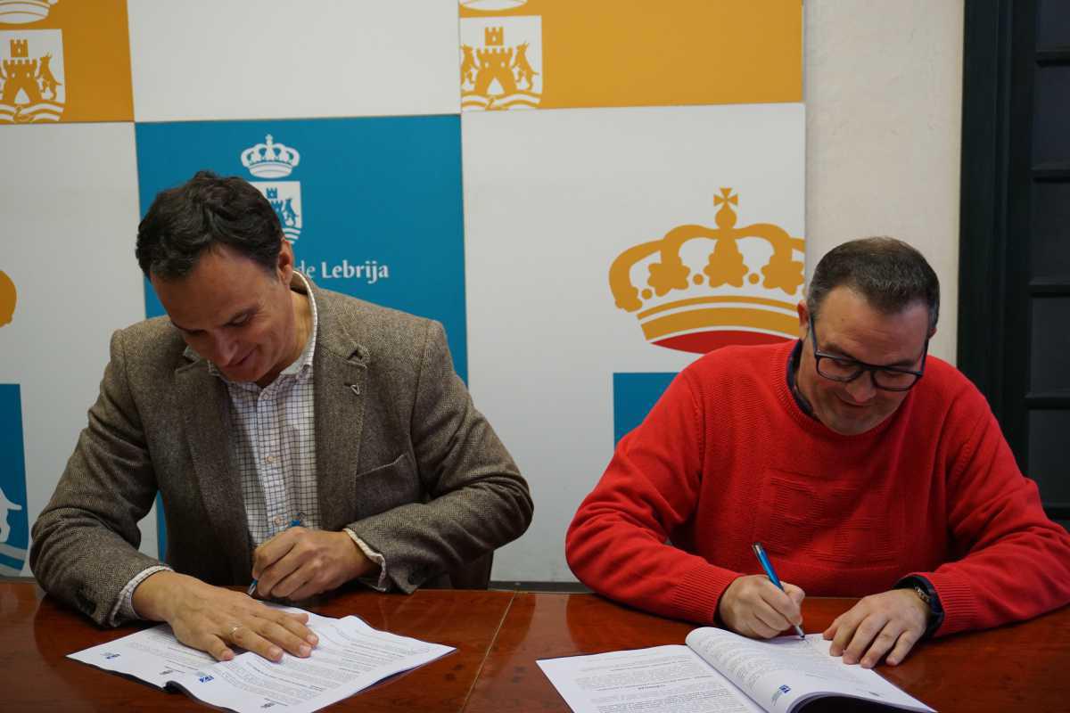 El Ayuntamiento renueva el convenio de colaboración con la Asociación de Pequeños y Medianos Empresarios