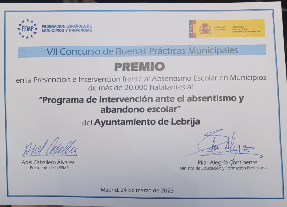 Lebrija recibe un premio de buenas prácticas municipales por el Programa de intervención ante el Absentismo y abandono Escolar
